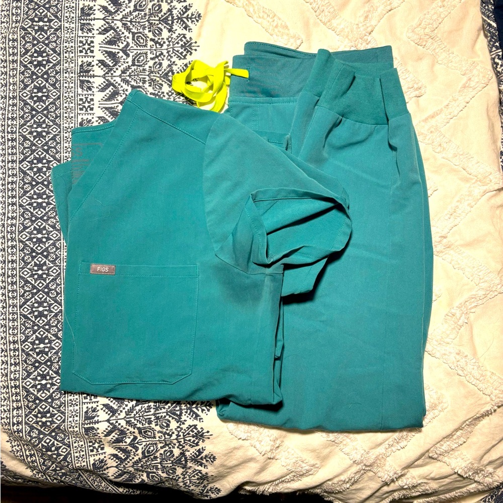 Figs Scrub Set
